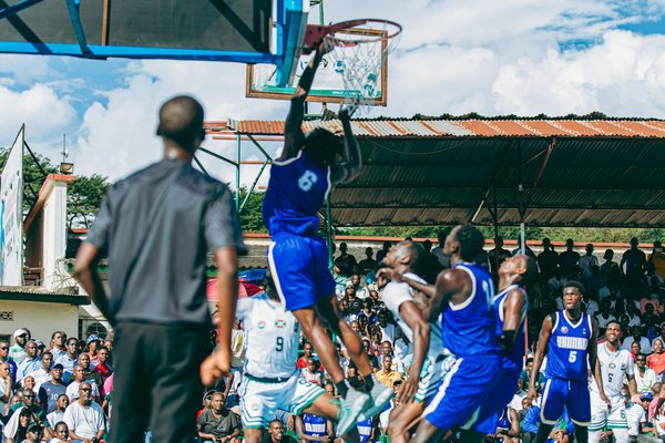 Quelle est l'importance de l'entraînement en résistance fonctionnelle pour les mouvements spécifiques au basket?